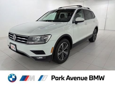 Used 2018 Volkswagen Tiguan SEL w/ 3rd Row Seat Package AWD/4WD image 1