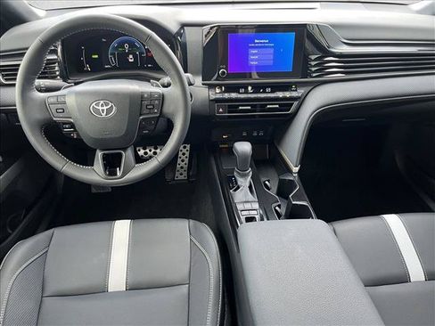 Used 2025 Toyota Camry SE FWD image 11