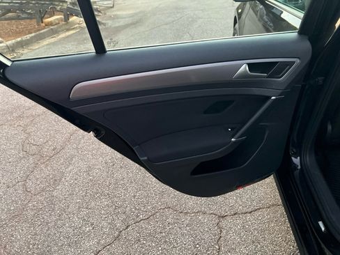 Used 2016 Volkswagen Golf S image 14