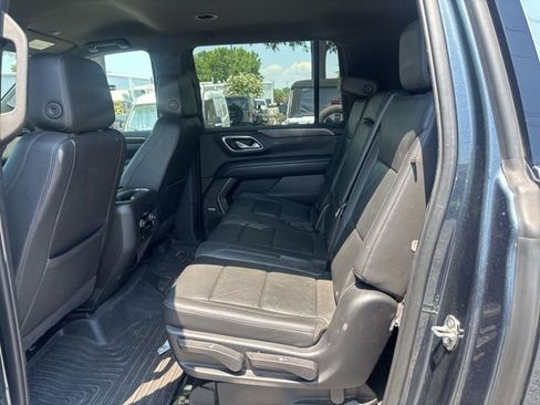 Used 2021 Chevrolet Suburban LT RWD image 18