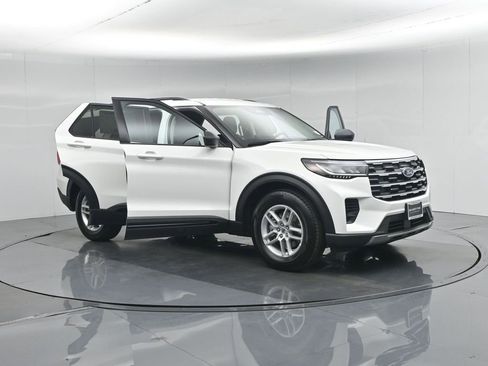 New 2026 Ford Explorer Active RWD image 32