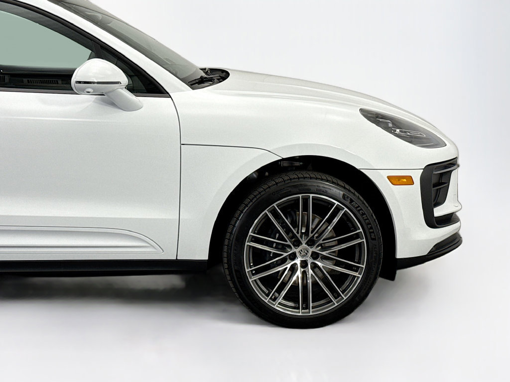 Used 2026 Porsche Macan AWD/4WD image 11