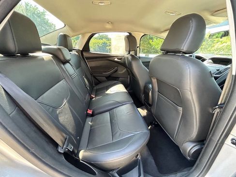 Used 2015 Ford Focus SE w/ Equipment Group 201A FWD image 14
