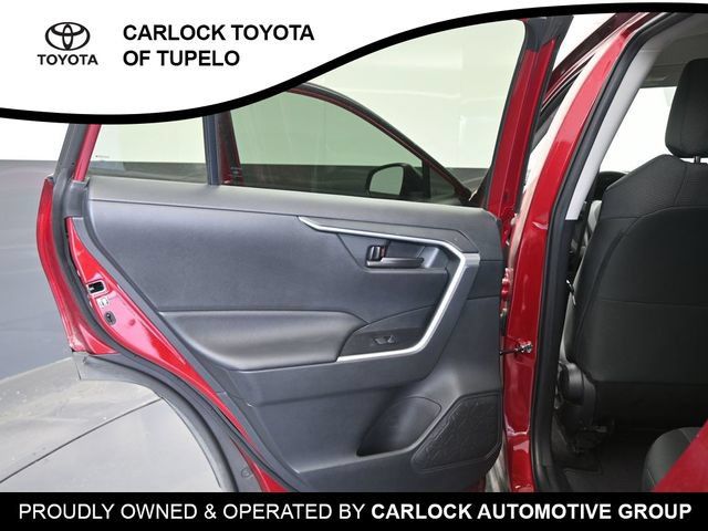 Used 2019 Toyota RAV4 LE FWD image 20