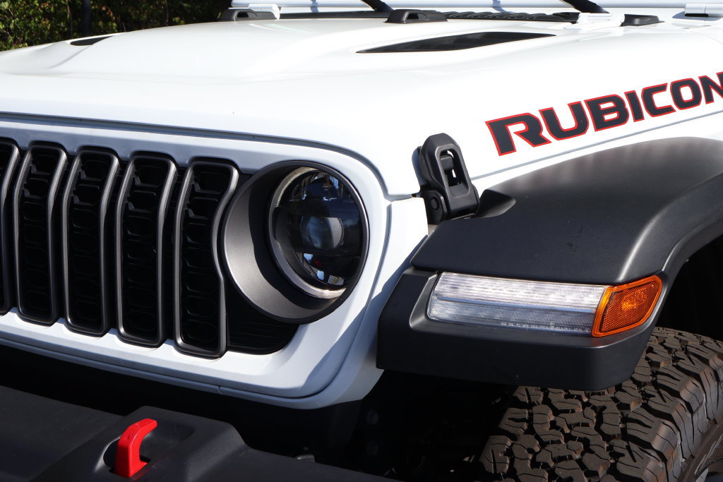 Used 2025 Jeep Wrangler Unlimited Rubicon AWD/4WD image 3
