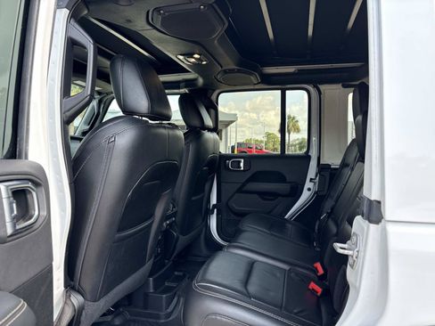 Used 2020 Jeep Wrangler Unlimited Sahara AWD/4WD image 16