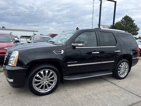 Used 2011 Cadillac Escalade AWD w/ Touring Package image 2