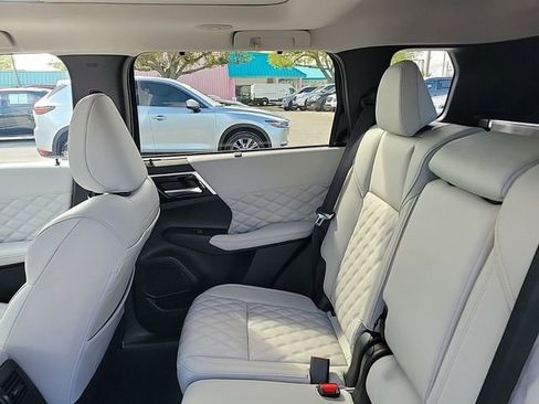New 2025 Mitsubishi Outlander SEL image 13