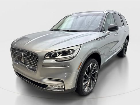 Used 2020 Lincoln Aviator Reserve w/ Equipment Group 202A AWD/4WD image 2