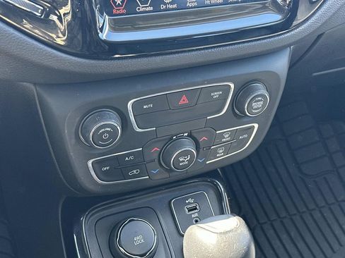 Used 2018 Jeep Compass Limited AWD/4WD image 31