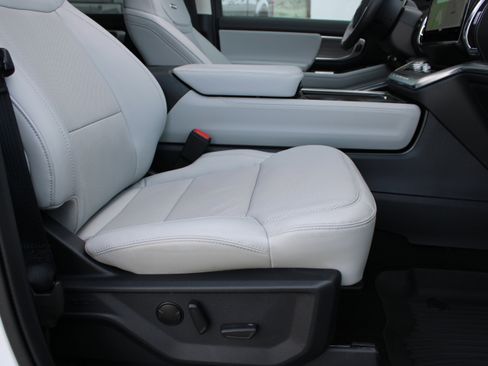 Used 2025 Ford Expedition Max Platinum image 19