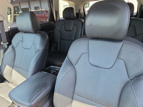 Certified 2025 Kia Telluride SX w/ SX Captain's Chair Package FWD image 23