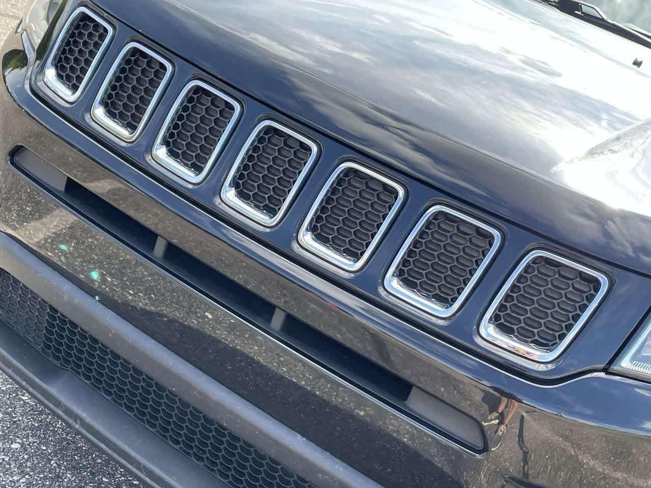 Used 2018 Jeep Compass Latitude w/ Cold Weather Group AWD/4WD image 33