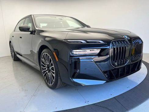 Used 2026 BMW i7 eDrive50 w/ M Sport Package image 2