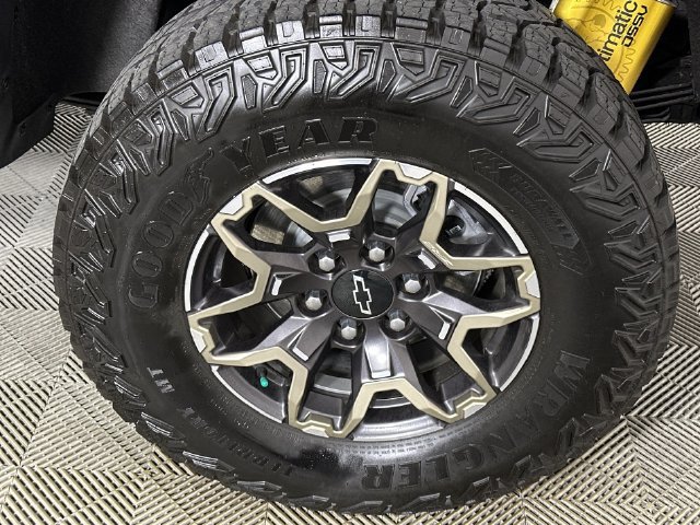 Used 2024 Chevrolet Colorado ZR2 w/ ZR2 Convenience Package III AWD/4WD image 34