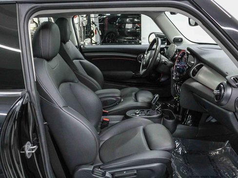 Certified 2024 MINI Cooper SE image 18