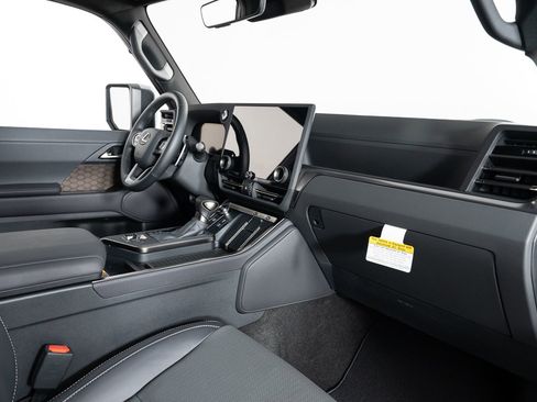 Used 2025 Lexus GX 550 image 27