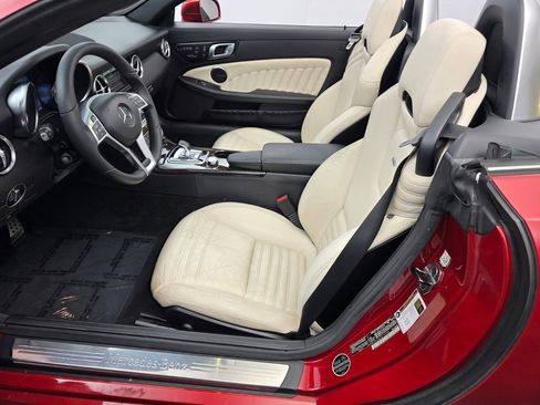 Used 2016 Mercedes-Benz SLK 300 image 10