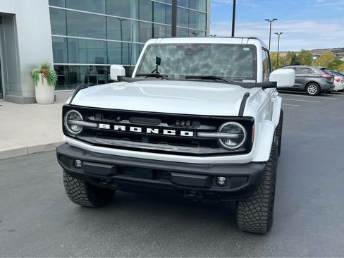 Used 2025 Ford Bronco Outer Banks AWD/4WD image 2