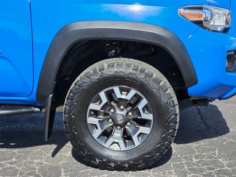 Used 2020 Toyota Tacoma TRD Off-Road w/ Technology Package image 25