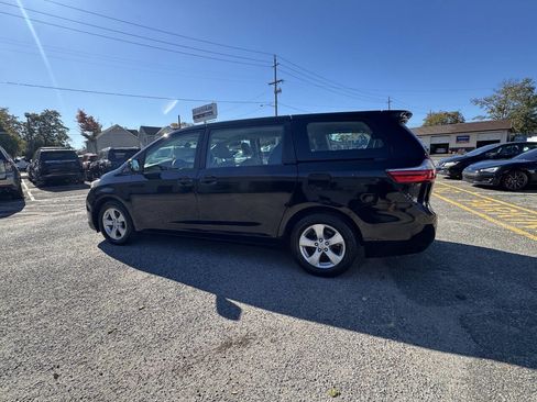 Used 2015 Toyota Sienna L image 14