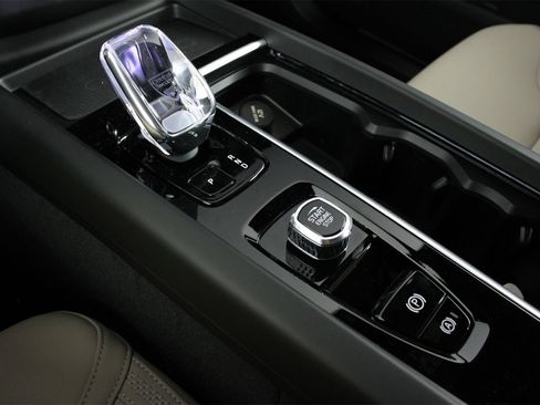 New 2026 Volvo XC60 B5 Plus w/ Protection Package Premier image 7