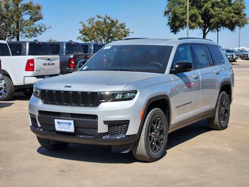 New 2025 Jeep Grand Cherokee L Altitude RWD image 2