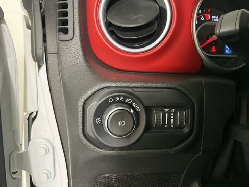 Used 2018 Jeep Wrangler Unlimited Rubicon image 18