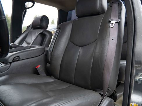 Used 2006 GMC Sierra 2500 SLT w/ Heavy-Duty Power Package image 14