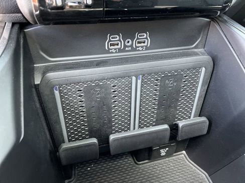 Used 2025 RAM 3500 Laramie AWD/4WD image 36