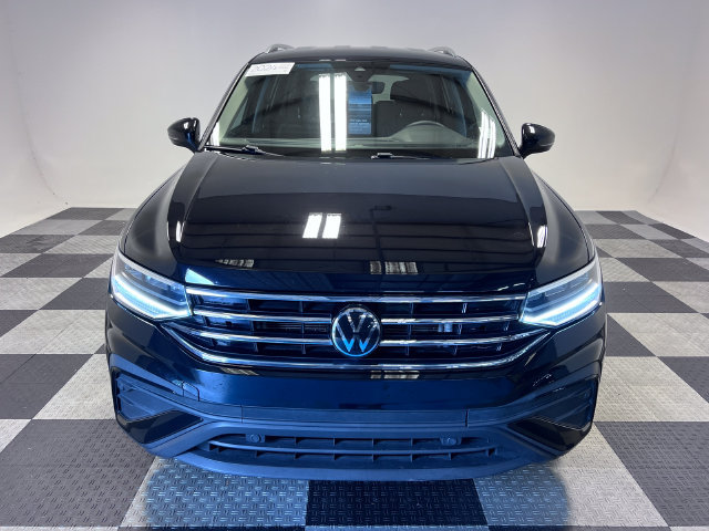Certified 2024 Volkswagen Tiguan SE FWD image 2