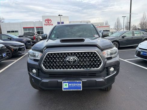 Used 2019 Toyota Tacoma TRD Sport w/ Technology Package image 2