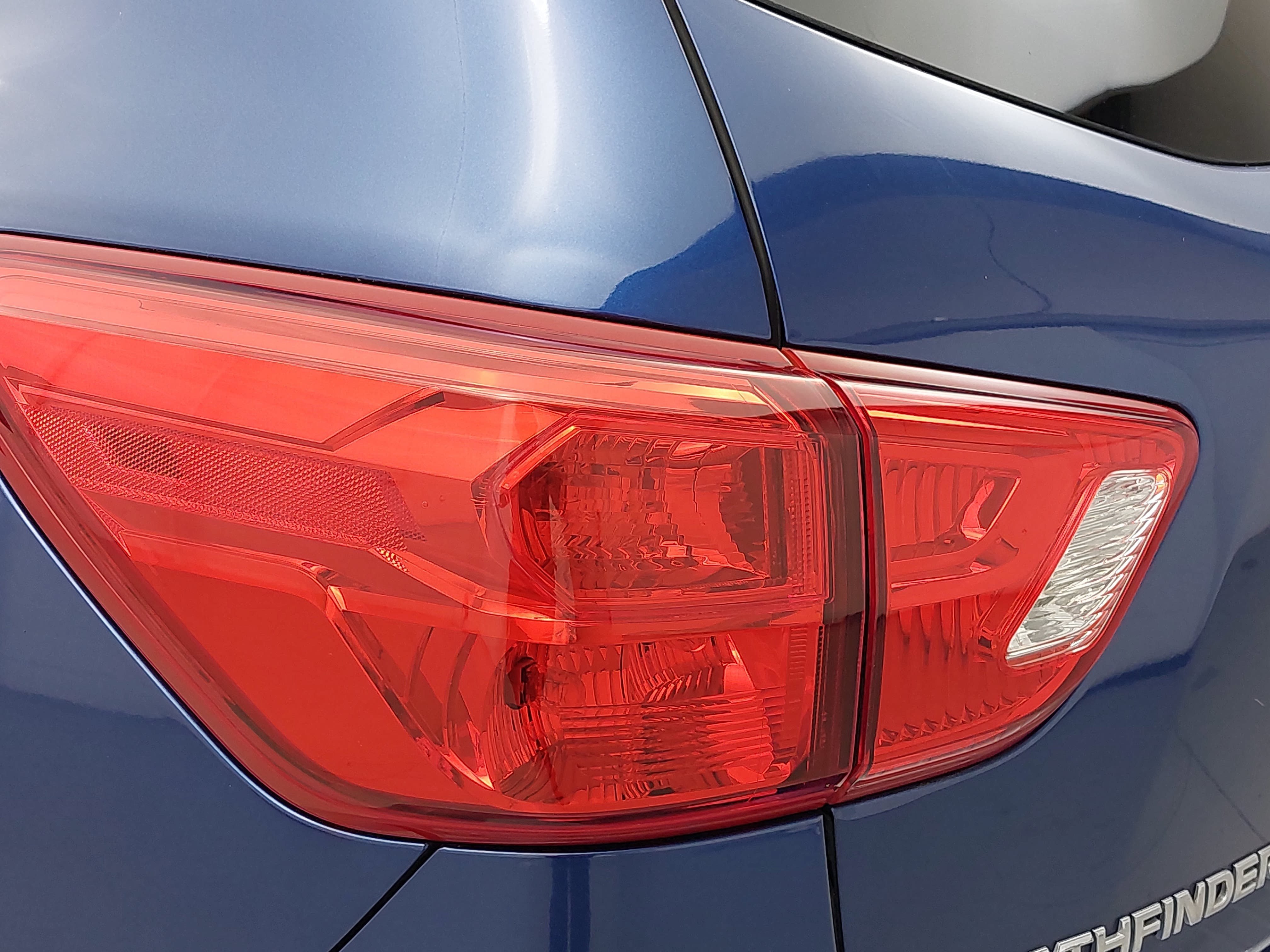 Used 2020 Nissan Pathfinder Platinum AWD/4WD image 39