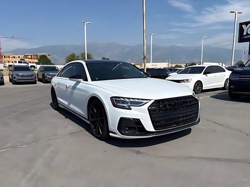 Used 2022 Audi S8 AWD/4WD image 2