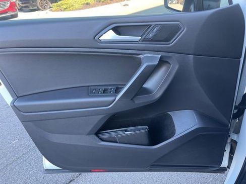 Used 2021 Volkswagen Tiguan SE image 10