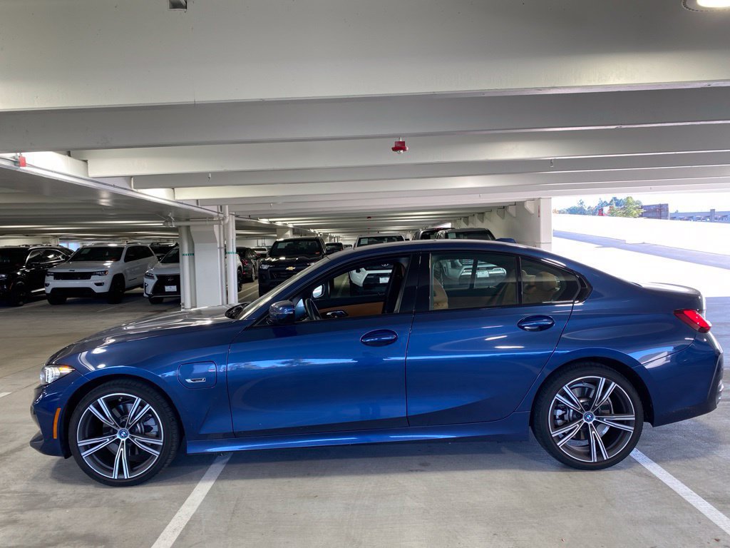 Used 2023 BMW 330e xDrive w/ Premium Package AWD/4WD image 2