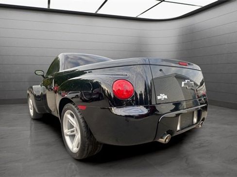 Used 2004 Chevrolet SSR w/ Preferred Equipment Group image 5