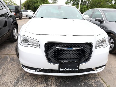 Used 2017 Chrysler 300 Limited AWD/4WD image 3