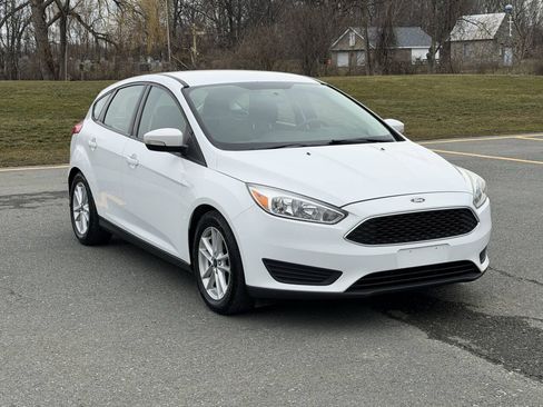 Used 2016 Ford Focus SE FWD image 2