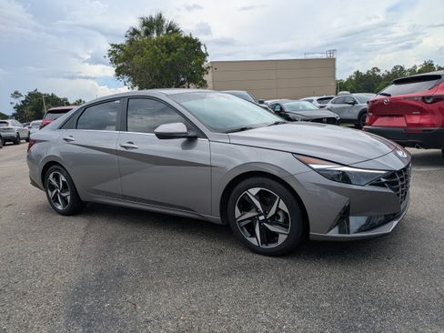 Used 2023 Hyundai Elantra Limited FWD image 2