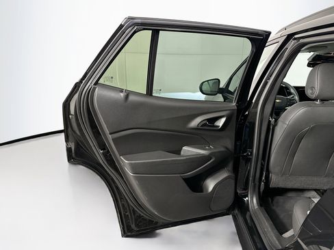 Used 2025 Chevrolet Trax LT image 25