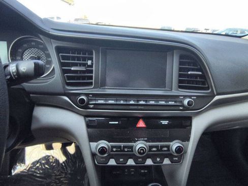 Used 2020 Hyundai Elantra SEL FWD image 9