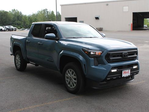New 2026 Toyota Tacoma SR5 AWD/4WD image 3