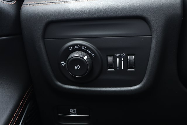 Certified 2026 Jeep Grand Cherokee Summit AWD/4WD image 15