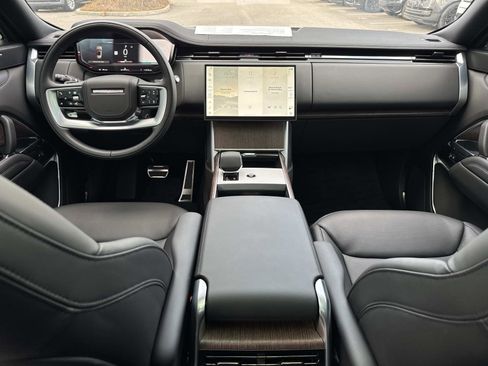 Certified 2025 Land Rover Range Rover SE image 16