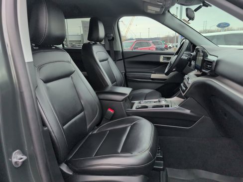Used 2024 Ford Explorer XLT w/ Equipment Group 202A image 10
