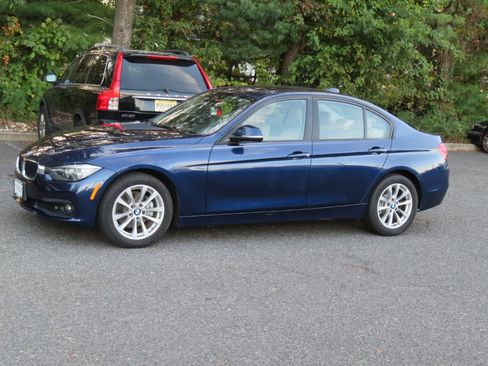Used 2017 BMW 320i xDrive Sedan image 2