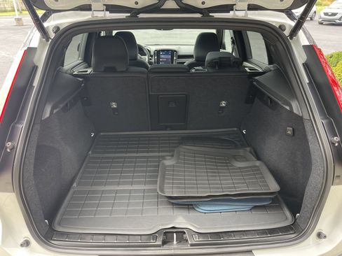 Used 2023 Volvo XC40 Recharge Ultimate w/ Protection Package Premier image 9