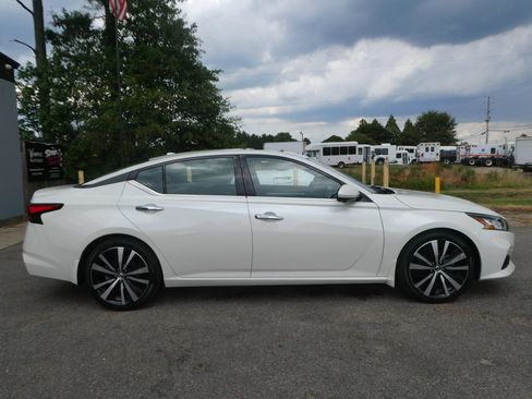 Used 2019 Nissan Altima 2.5 Platinum FWD image 4