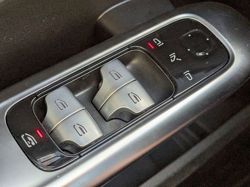 Used 2025 Mercedes-Benz C 300 Sedan image 23